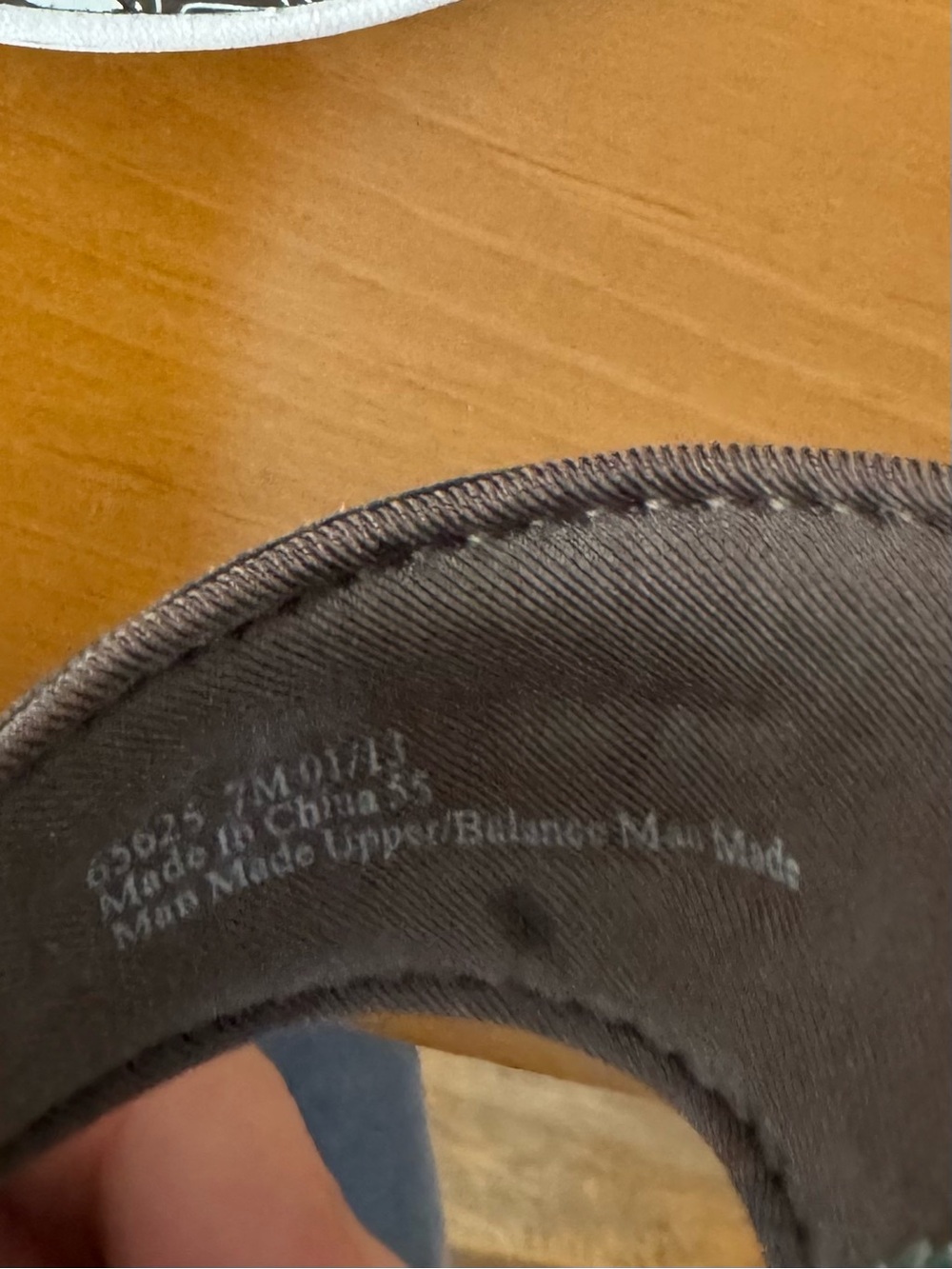 Clarks Bronze Thong Sandals - Size 7 - Picture 8 of 8